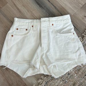LEVIS WHITE JEAN SHORTS